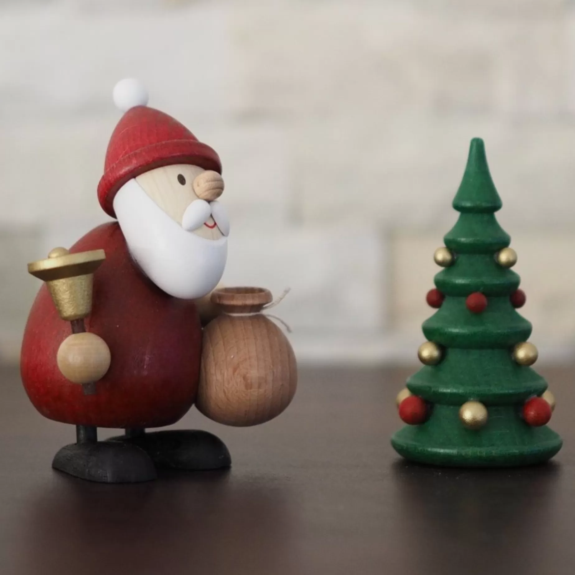 Paul Ullrich Weihnachtsmann Collectibles - Santa And Bell With Tree | Rudolph & Friends Collectibles
