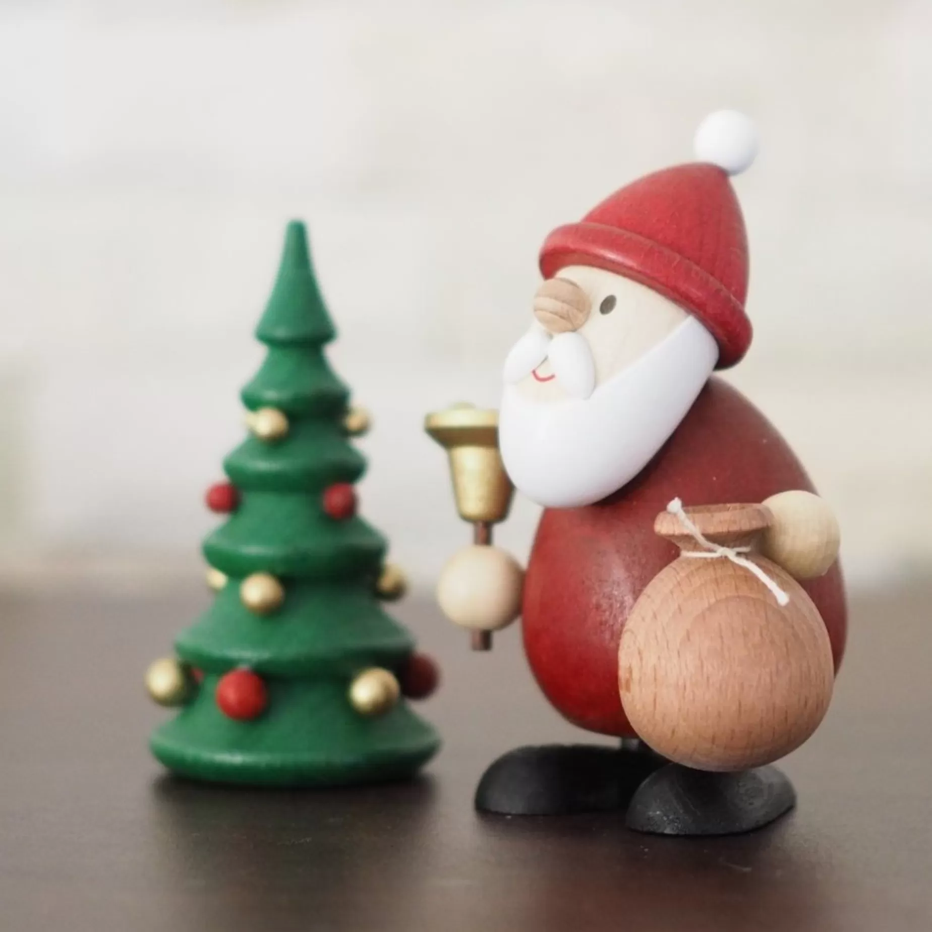Paul Ullrich Weihnachtsmann Collectibles - Santa And Bell With Tree | Rudolph & Friends Collectibles