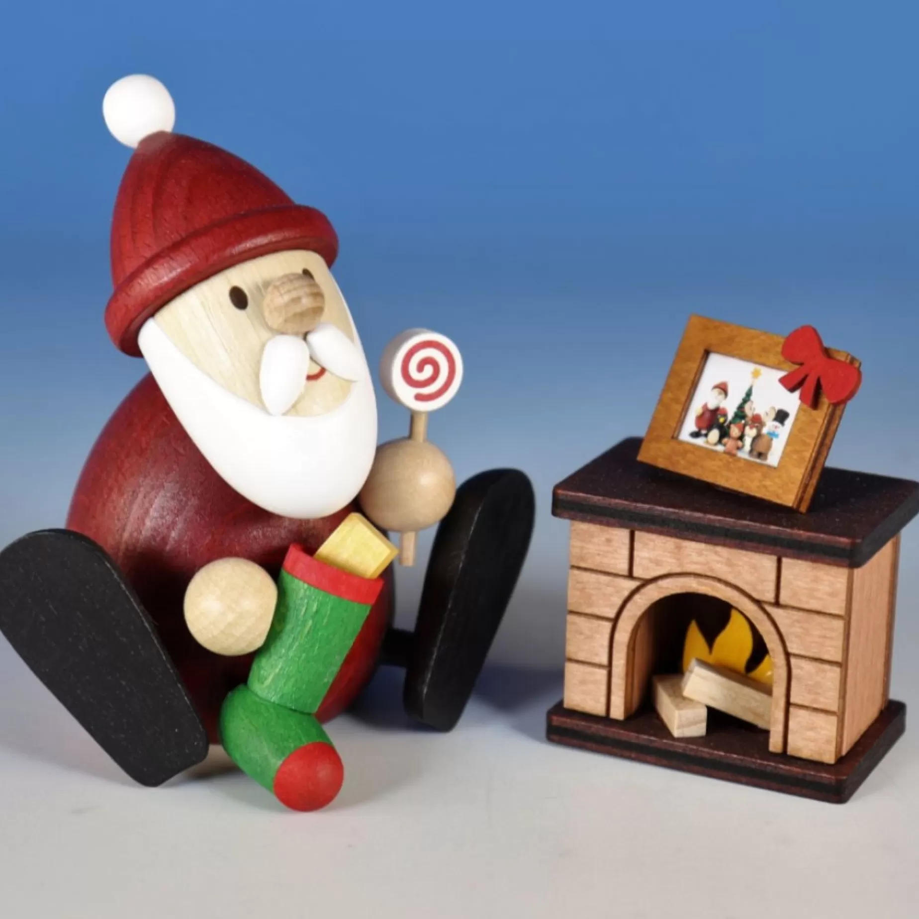 Paul Ullrich Weihnachtsmann Collectibles - Santa With Fireplace | Rudolph & Friends Collectibles